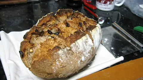 Fruit and nut loaf